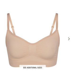 SKIMS Seamless Sculpting Bralette NWT Small/Medium